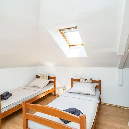 Nina 杜布罗夫尼克