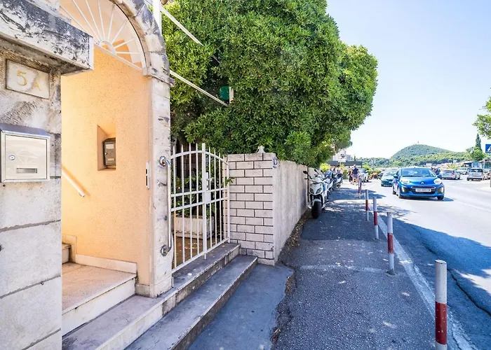 Gostinjska kuća Nina 3*